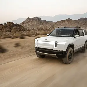 2022-rivian-r1s-compare-bronco.jpg