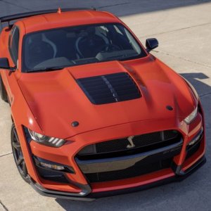 2022-Ford-Mustang-Shelby-GT500-Carbon-Fiber-Track-Pack-Code-Orange-exterior-005-high-front-th...jpeg