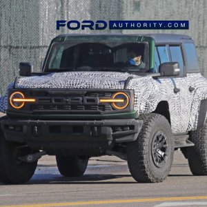 2022-Ford-Bronco-Raptor-Prototype-Spy-Shots-December-2021-Exterior-004-front-FORD-lettering-g...jpeg