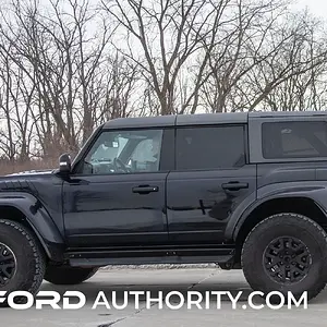 2022-Ford-Bronco-Raptor-Shadow-Black-Real-World-Photos-Exterior-008.jpeg