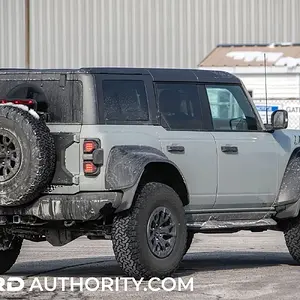 2022-ford-bronco-raptor-cactus-gray-real-world-photos-exterior-011.jpg