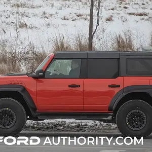 2022-Ford-Bronco-Raptor-Code-Orange-Real-World-Photos-Exterior-022.jpg