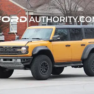 2022-Ford-Bronco-Raptor-Cyber-Orange-Real-World-Photos-Exterior-002.jpg