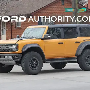 2022-Ford-Bronco-Raptor-Cyber-Orange-Real-World-Photos-Exterior-003.jpg