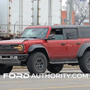 2022-Ford-Bronco-Raptor-Hot-Pepper-Real-World-Photos-Exterior-002.jpg