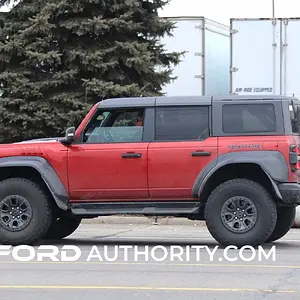 2022-Ford-Bronco-Raptor-Hot-Pepper-Real-World-Photos-Exterior-006.jpg