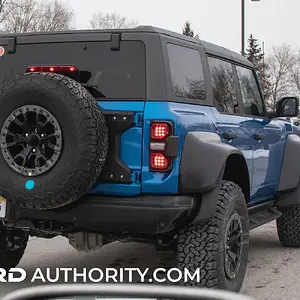2022-Ford-Bronco-Raptor-Velocity-Blue-Metallic-Real-World-Photos-Exterior-008.jpg