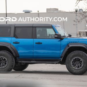 2022-Ford-Bronco-Raptor-Velocity-Blue-Metallic-Real-World-Photos-Exterior-013.jpg