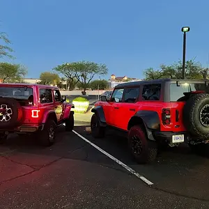 bronco-raptor-vs-jeep-wrangler1.jpg