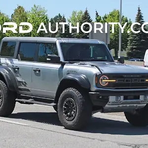 2022-Ford-Bronco-Raptor-Iconic-Silver-Raptor-Graphics-Package-Real-World-Photos-May-2022-002.jpg