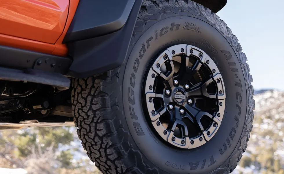 2022-ford-bronco-raptor-37tire.jpg