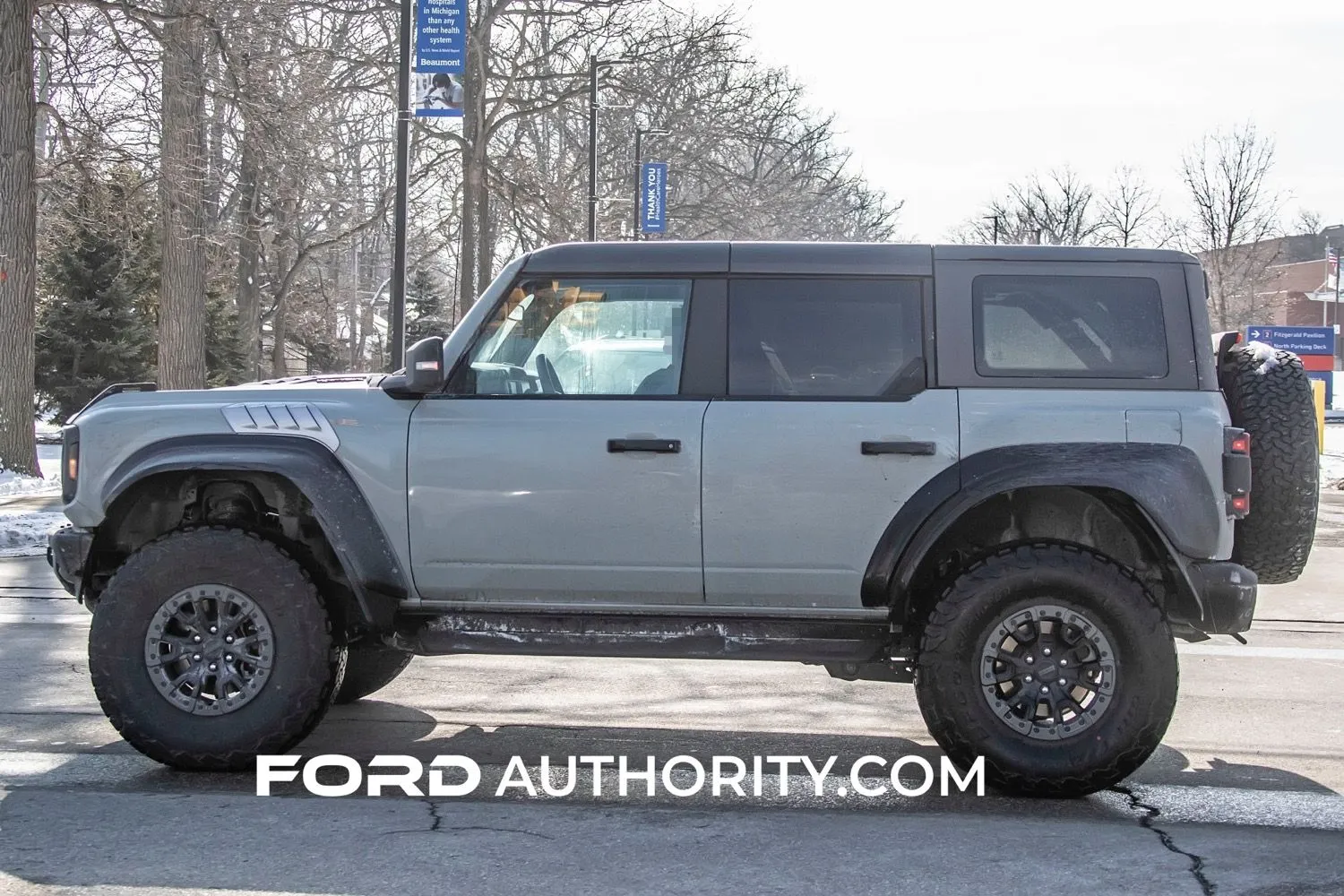 2022-ford-bronco-raptor-cactus-gray-real-world-photos-exterior-018.jpg