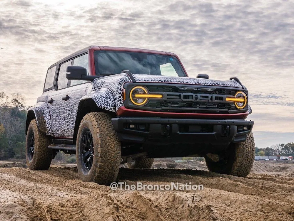 2022-Ford-Bronco Raptor-camo2.jpg