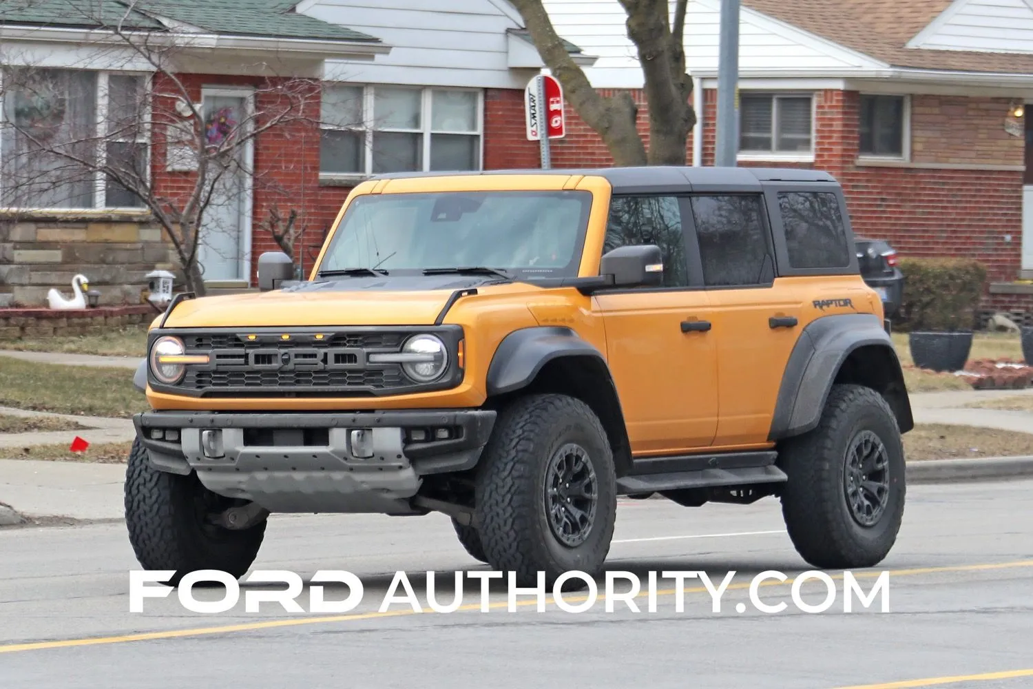 2022-Ford-Bronco-Raptor-Cyber-Orange-Real-World-Photos-Exterior-001.jpg