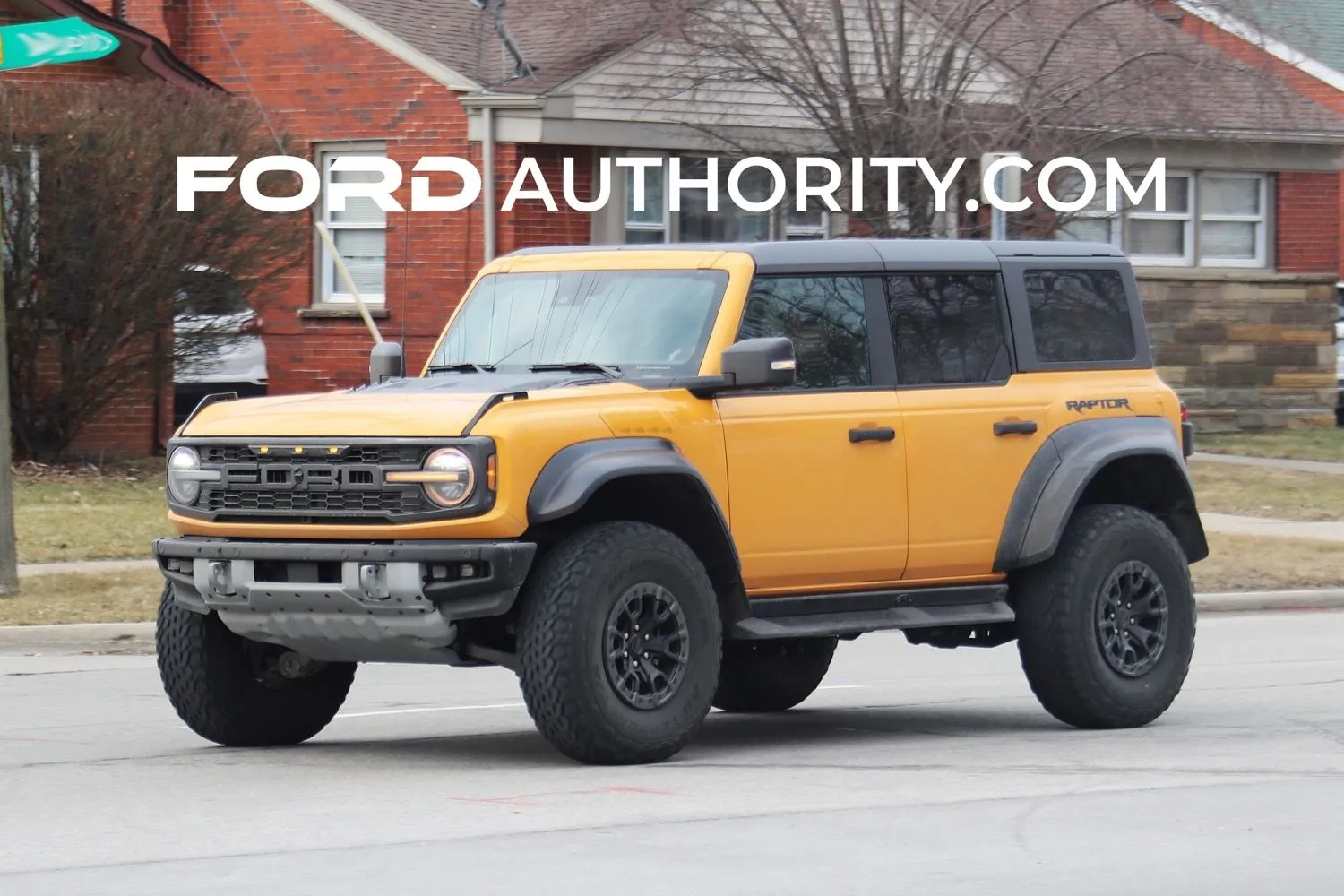 2022-Ford-Bronco-Raptor-Cyber-Orange-Real-World-Photos-Exterior-002.jpg