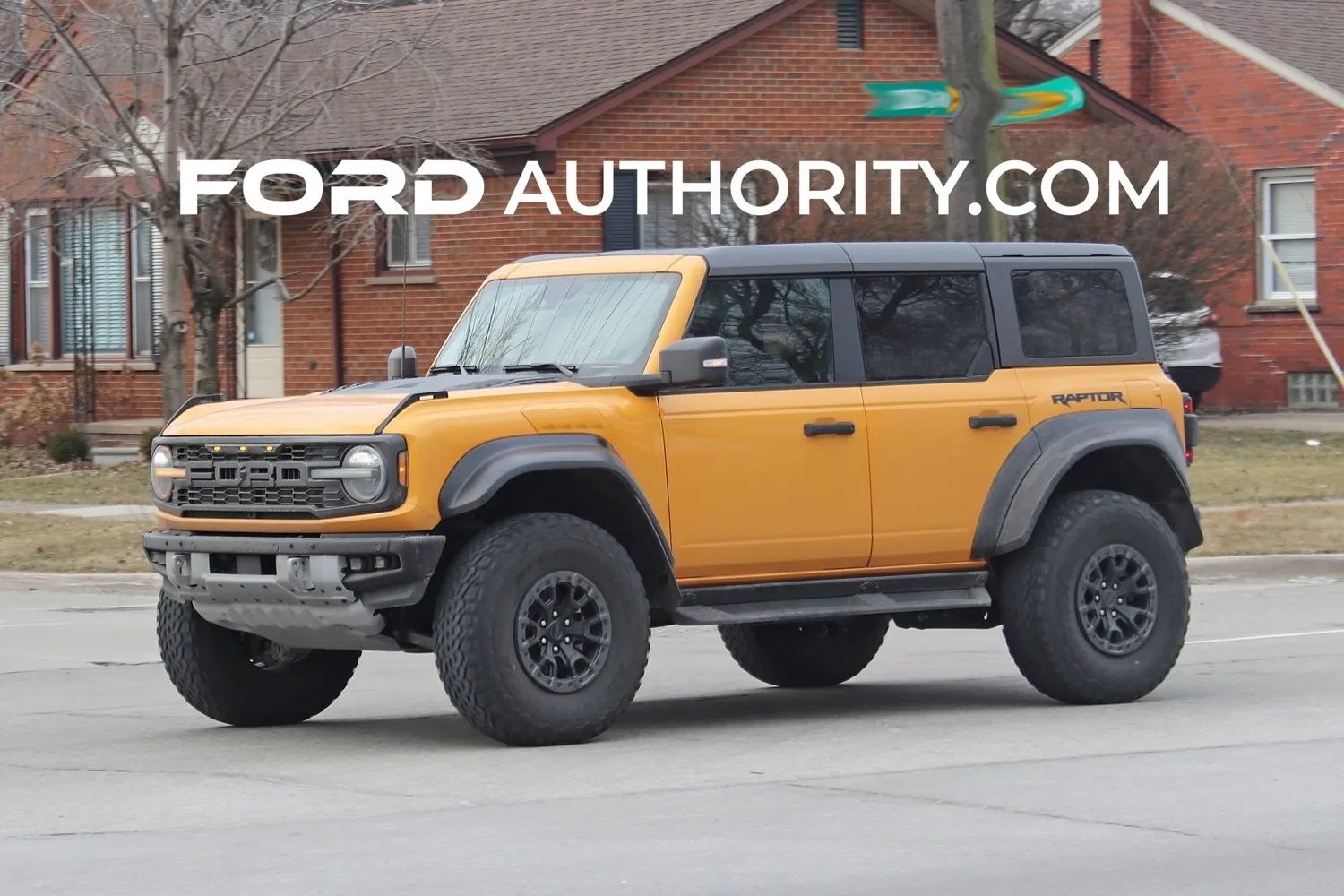 2022-Ford-Bronco-Raptor-Cyber-Orange-Real-World-Photos-Exterior-003.jpg