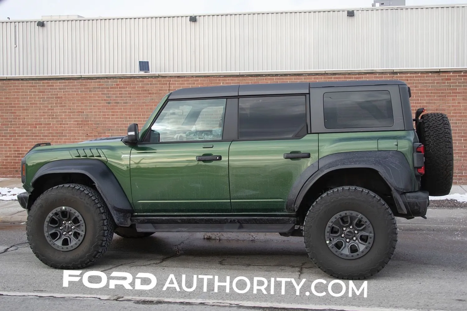 2022-Ford-Bronco-Raptor-Eruption-Green-Real-World-Photos-Exterior-005.jpg