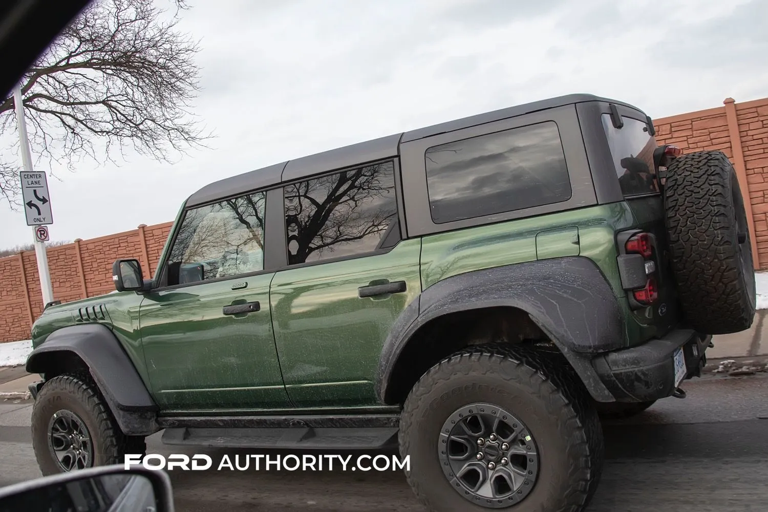 2022-Ford-Bronco-Raptor-Eruption-Green-Real-World-Photos-Exterior-006.jpg