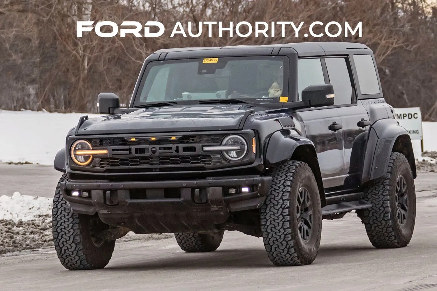 2022-Ford-Bronco-Raptor-Shadow-Black-Real-World-Photos-Exterior-002.jpeg