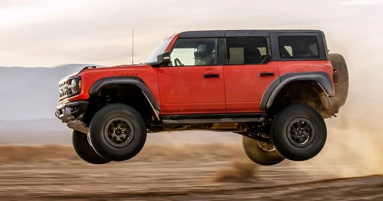 2022-Ford-Bronco-Raptor-Via-Ford-(2).jpg