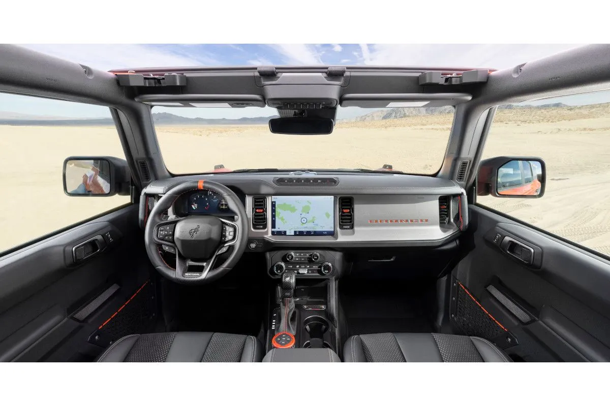 2022-Ford-Bronco-Raptor_-Black-Onyx_01.jpeg