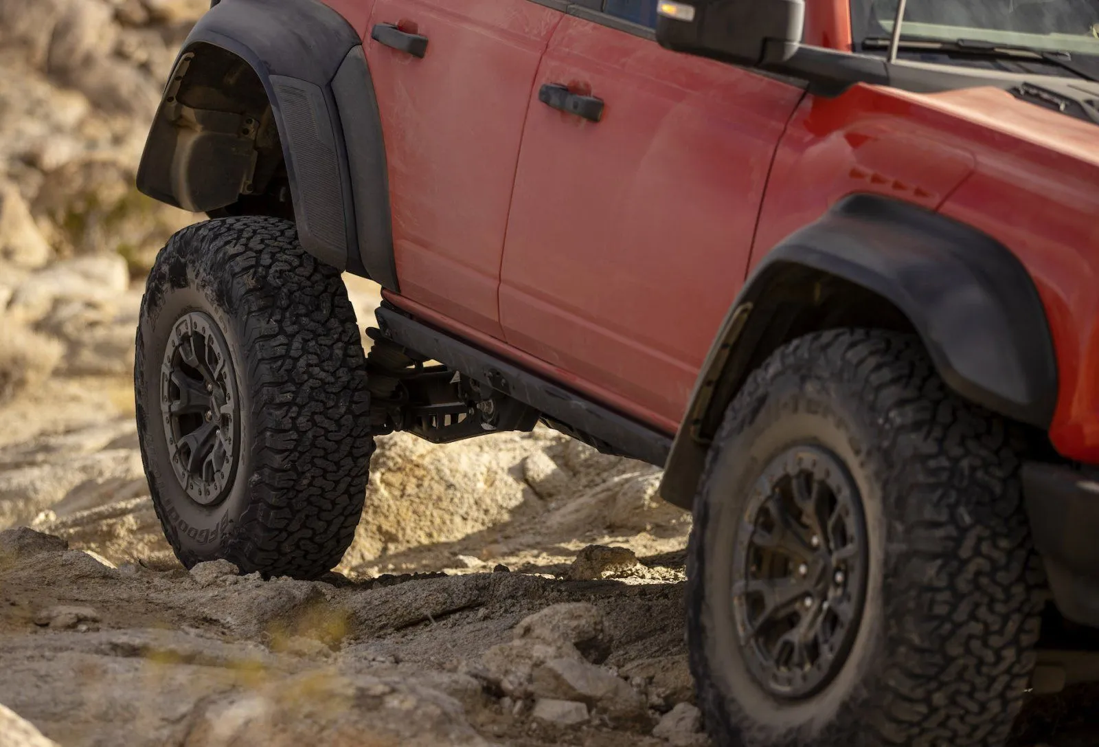 2022 Ford Bronco Raptor_step-rail2.jpg