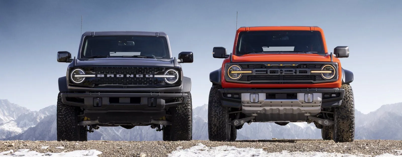 2022 Ford Bronco Raptor_Wildtrak_01.jpg