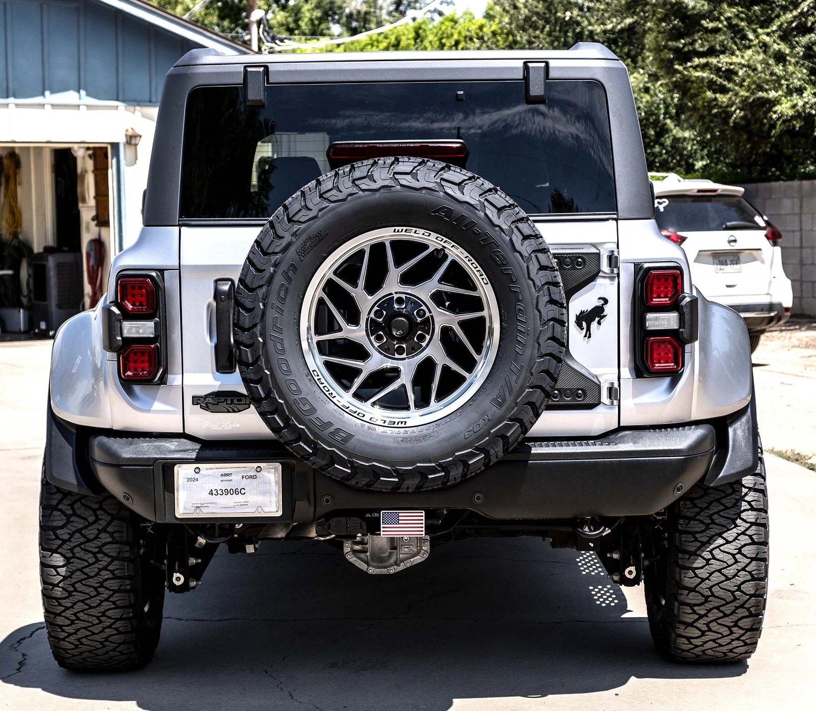 2025Jul19_DSF1591_News tires @ wheels fini, spare_2000w.webp