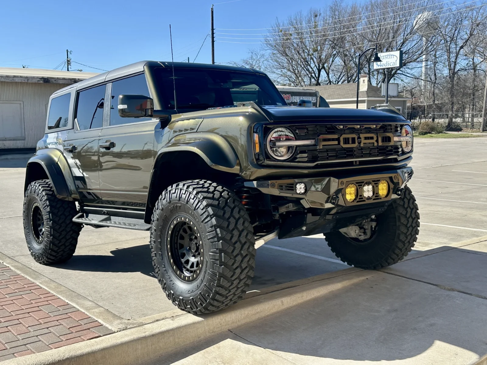 bronco_Lift.webp