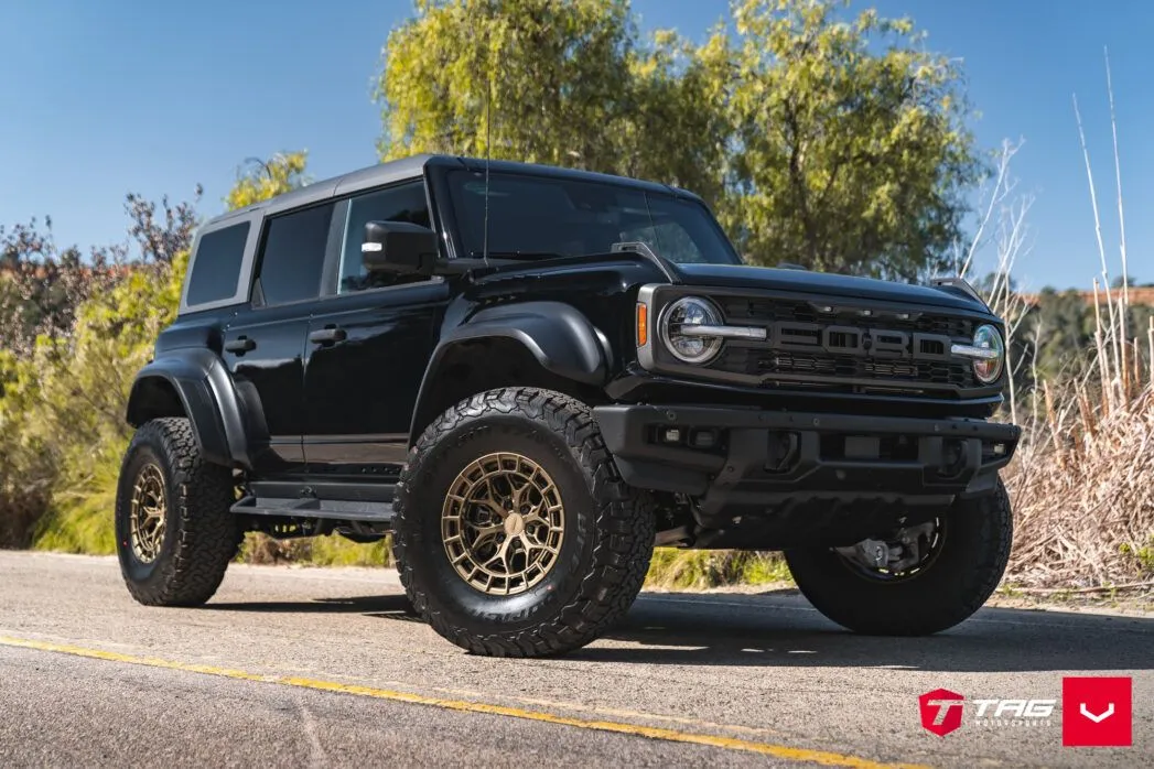 Ford-Bronco-Raptor-Hybrid-Forged-Series-HFX-1-1722-©-Vossen-Wheels-2024-219-1047x698.jpg