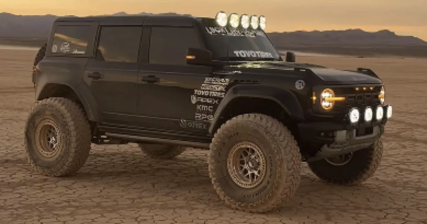 Raptor with 4.5 Fenders.jpg