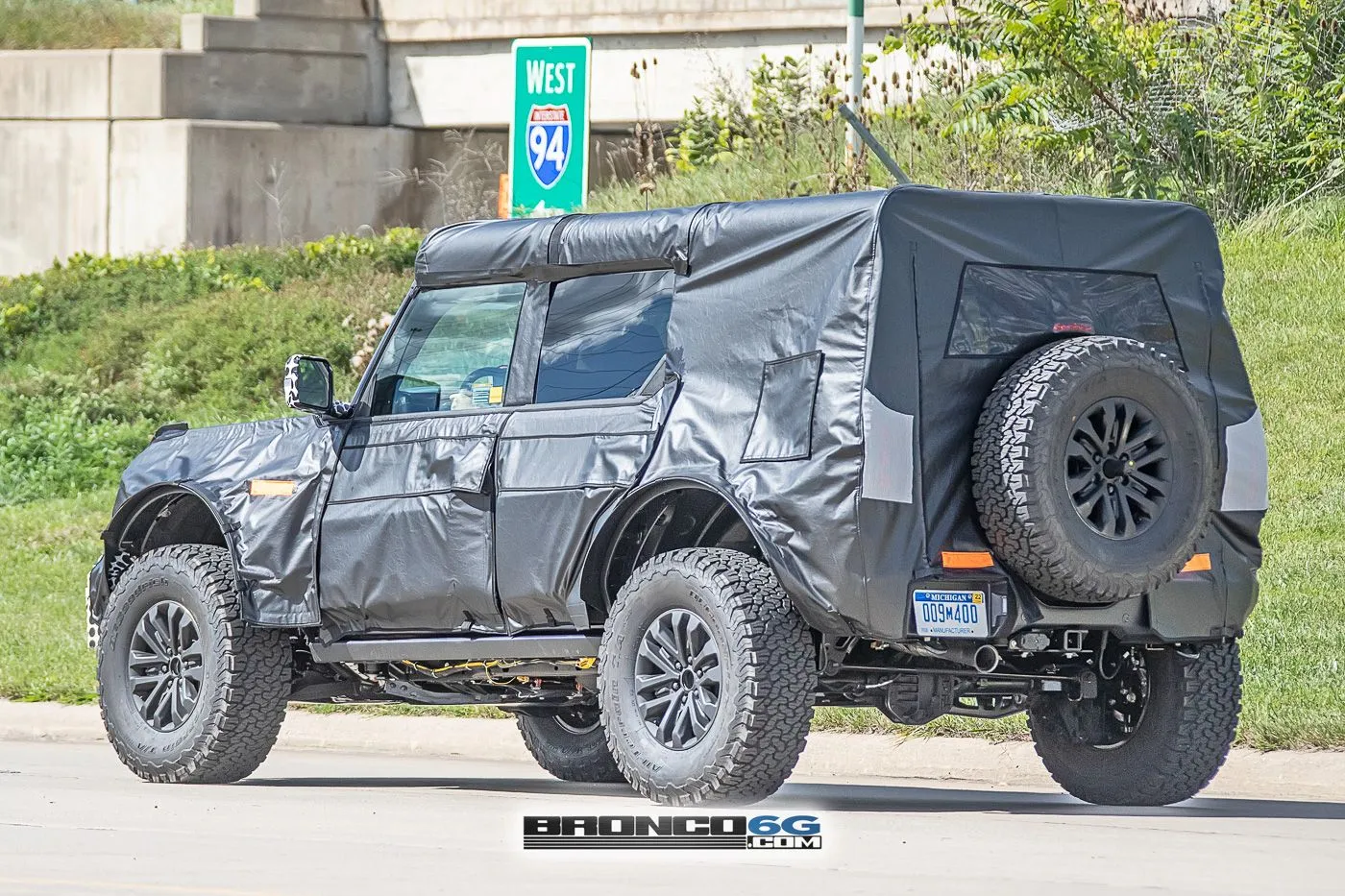 Warthog-Bronco-Tires-Shocks-Revealed-11.jpg